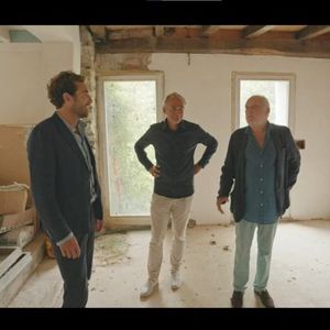 C'est ce qu'il expliquait dans L'Agence
François Berléand ouvre les portes de sa maison en ruine et au chantier abandonné dans l'émission "L'Agence" - TMC