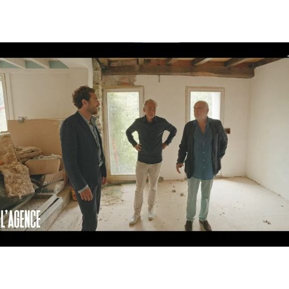 C'est ce qu'il expliquait dans L'Agence
François Berléand ouvre les portes de sa maison en ruine et au chantier abandonné dans l'émission "L'Agence" - TMC