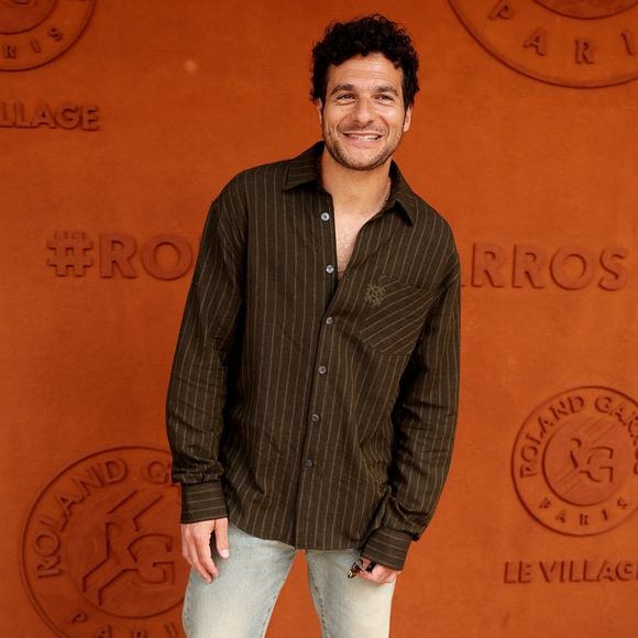 Le chanteur Amir Haddad au photocall du village lors des Internationaux de France de Tennis de Roland Garros 2026, à Paris, France, le 29 mai 2026. Dominique Jacovides/Bestimage