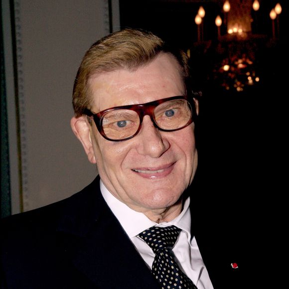 Le couturier y trouvait un refuge paisible et une lumière magnifique, fuyant la chaleur estivale de Marrakech.

Exclusif - Yves Saint Laurent au spectacle d'Isabelle Adjani "La dernière nuit pour Marie Stuart" au Théâtre Marigny.
© RINDOFF-GUIREC / BESTIMAGE