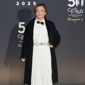 Un lieu d'exception qu'elle apprécie même en hiver : "Le charme est encore plus fou". Mais l'été, c'est bien aussi ! Elle peut notamment profiter de sa "piscine écologique qui associe plaisir et nature avec une eau pure sans chlore". C'est ce que l'on apprenait cette fois-ci dans les pages de Gala, en avril 2011.

Catherine Frot au photocall du dîner de la 50ème édition de la cérémonie des César au Fouquet's à Paris, France, le 28 février 2025. © Coadic Guirec/Bestimage