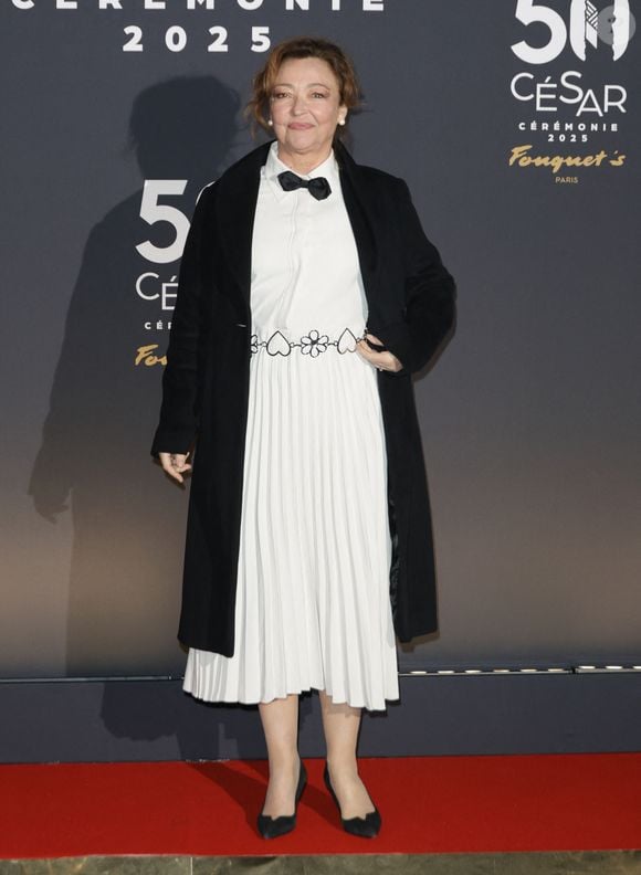 Un lieu d'exception qu'elle apprécie même en hiver : "Le charme est encore plus fou". Mais l'été, c'est bien aussi ! Elle peut notamment profiter de sa "piscine écologique qui associe plaisir et nature avec une eau pure sans chlore". C'est ce que l'on apprenait cette fois-ci dans les pages de Gala, en avril 2011.

Catherine Frot au photocall du dîner de la 50ème édition de la cérémonie des César au Fouquet's à Paris, France, le 28 février 2025. © Coadic Guirec/Bestimage