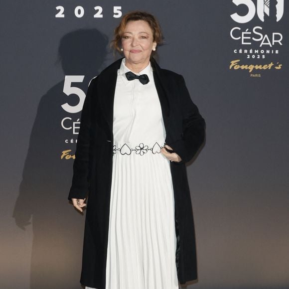 Un lieu d'exception qu'elle apprécie même en hiver : "Le charme est encore plus fou". Mais l'été, c'est bien aussi ! Elle peut notamment profiter de sa "piscine écologique qui associe plaisir et nature avec une eau pure sans chlore". C'est ce que l'on apprenait cette fois-ci dans les pages de Gala, en avril 2011.

Catherine Frot au photocall du dîner de la 50ème édition de la cérémonie des César au Fouquet's à Paris, France, le 28 février 2025. © Coadic Guirec/Bestimage