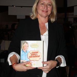 Pour l'occasion, elle était chiquement habillée en noir

Look - Luana Belmondo change radicalement de coupe de cheveux après son divorce - Luana Belmondo lors de la 41ème Foire du Livre de Brive dans La Halle Brassens, à Brive-la-Gaillarde, France, le 10 novembre 2023. © Jean-Marc Lhomer/Bestimage