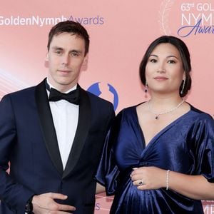 La famille princière de Monaco s'est récemment agrandie. 

Louis Ducruet et sa femme Marie (enceinte) - La famille princière au photocall et cérémonie de clôture de la 63ème édition du Festival de Télévision de Monte-Carlo (63rd Golden Nymph) au Grimaldi Forum à Monaco

© Claudia Albuquerque / Bestimage