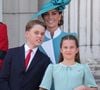 Résultat ? Le prince George aurait eu droit à son délicieux plat !
Catherine (Kate) Middleton, princesse de Galles, Le prince George de Galles, La princesse Charlotte de Galles, - Les membres de la famille royale britannique au balcon de Buckingham Palace lors de la cérémonie Trooping the Colour à Londres, le 14 juin 2025. 
© James Whatling / Bestimage