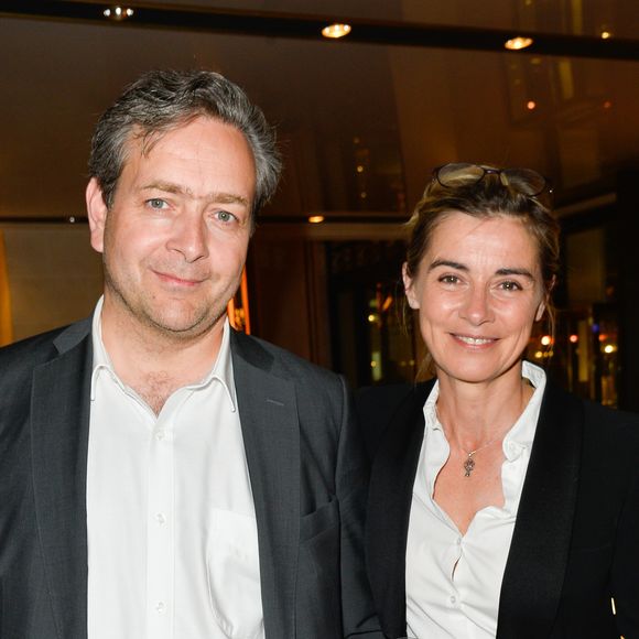 Un intellectuel issu de la noblesse

Éric de Chassey et sa femme Anne Consigny - Inauguration du nouvel hôtel l' Hermitage du groupe Barrière à La Baule, le 29 Avril 2017
© Guirec Coadic / Bestimage