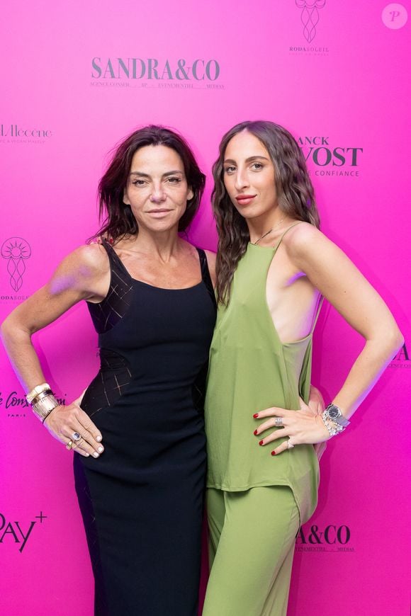Exclusif - Sandra Sisley, Deva Taieb - Photocall à la suite Sandra & Co lors du Festival International des Séries de Cannes, Canneseries Saison 8, à l’hôtel JW Marriott Cannes le 28 avril 2025.

© Aurelio Stella / William Sanches Tavares / Evenjoy / Bestimage