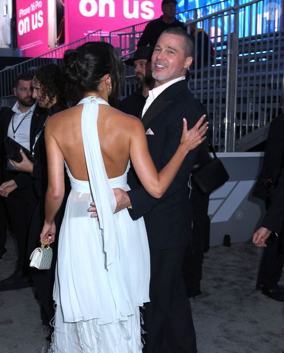 Brad Pitt et Ines de Ramon assistent à la première mondiale du film Apple Original Films 'F1 : The Movie' à Times Square à New York. Le 16 juin 2025. © Photo Image Press via ZUMA Press Wire