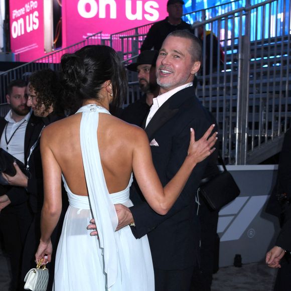 Brad Pitt et Ines de Ramon assistent à la première mondiale du film Apple Original Films 'F1 : The Movie' à Times Square à New York. Le 16 juin 2025. © Photo Image Press via ZUMA Press Wire