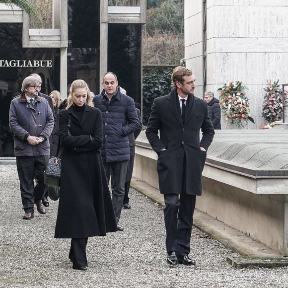 Très proche de sa belle-fille, les deux femmes entretenaient un lien privilégié à tel point que la première appelait la seconde "maman". 

Pierre Casiraghi et sa femme Beatrice Borromeo - Obsèques de Fernanda Biffi Casiraghi (99 ans), mère de Stefano Casiraghi, à Fino Mornasco, Italie, le 9 décembre 2024. © Emanuele Roberto De Carli/IPA via ZUMA Press/Bestimage