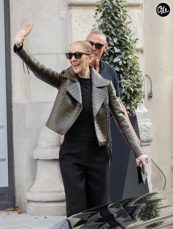 par mesure de précaution pour sa santé.

Céline Dion - Céline Dion acclamée par ses fans à la sortie du palace Royal Monceau à Paris le 31 août 2026
© Marc Ausset Lacroix / Bestimage