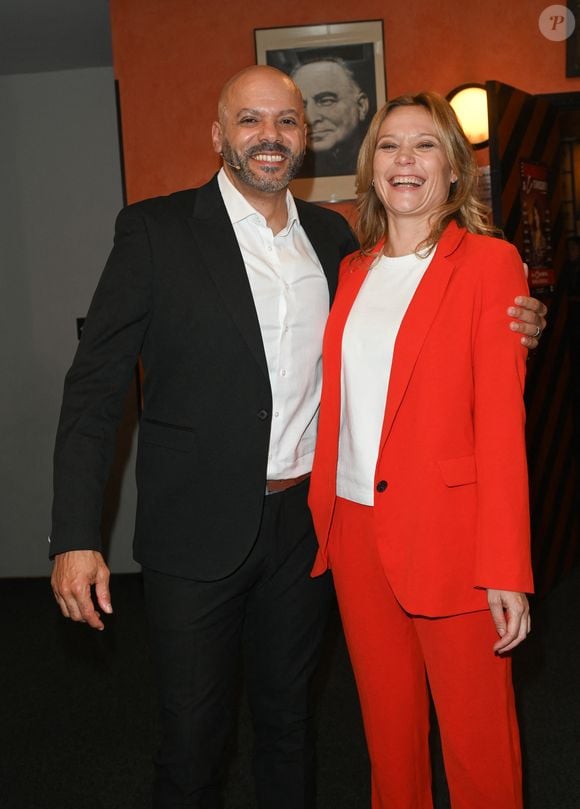 C'est Frédérick Sigrist qui la présentait
Exclusif - Frédérick Sigrist et Caroline Vigneaux - Backstage - Anne Roumanoff fête ses 35 ans de carrière avec le spectacle "Anne Roumanoff & Co s'amusent" à l'Olympia de Paris le 4 décembre 2022. © Coadic Guirec/Bestimage