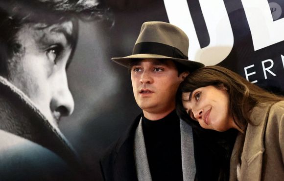Exclusif - Alain-Fabien Delon et sa compagne Laura Bensadoun au photocall de la soirée Ciné-concert symphonique "Alain Delon, le dernier Samouraï" au Palais des congrès à Paris le 8 novembre 2024 le jour de son anniversaire.

© Jacovides / Moreau / Bestimage