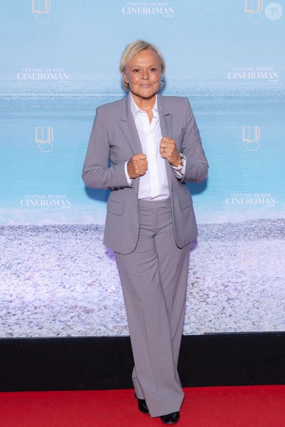 Muriel Robin assiste au tapis rouge du 3e jour du 7e Festival Cineroman à Nice, France, le 1er octobre 2025. Photo by Shootpix/ABACAPRESS.COM