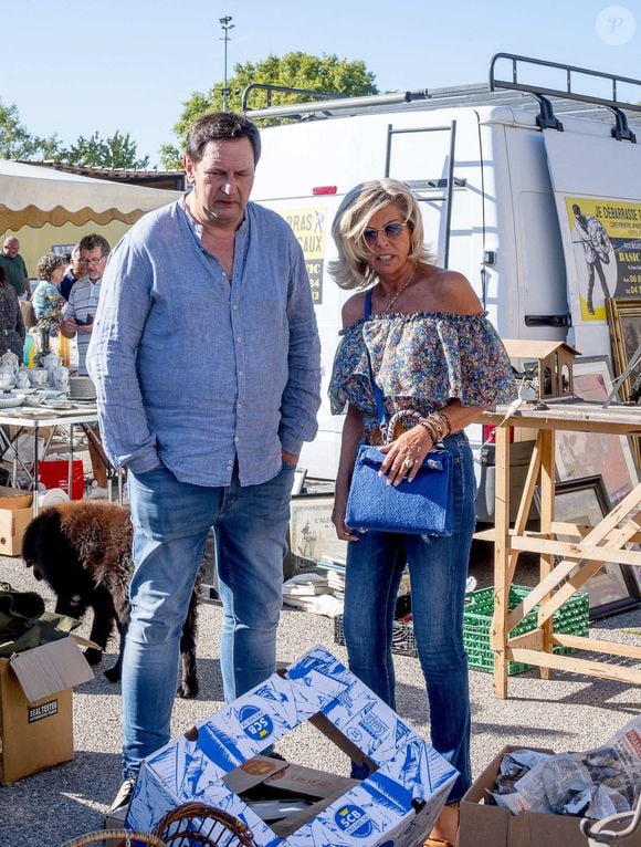 Stéphane Vanhandenhoven et Caroline Margeridon sur le tournage de l'émission "Affaire conclue" aux Puces du Canal à Villeurbanne. Le 11 septembre 2022
© Sandrine Thesillat / Panoramic / Bestimage