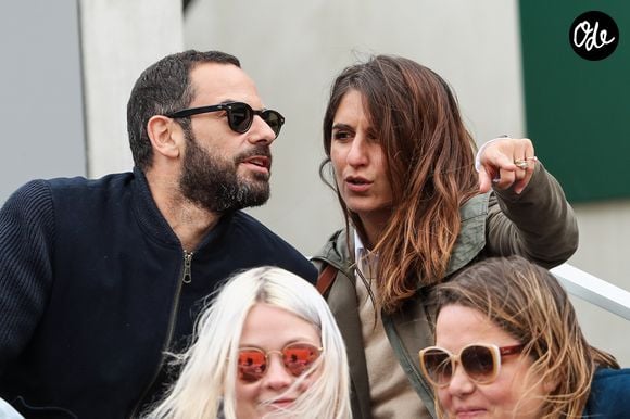 Géraldine Nakache et son mari Jérôme Elie- Betiya - Célébrités dans les tribunes des internationaux de France de tennis de Roland Garros à Paris, France, le 7 juin 2019. 

Photo de Cyril Moreau/Bestimage
