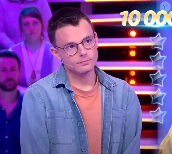 Et de compléter : "Cela dépasse un petit peu vraiment toutes les attentes. On se laisse juste entraîner, et c’est aussi pour ça qu’à la fin, il faudra prendre le temps de se poser, tranquillement." 

Emilien sur le plateau de "12 Coups de midi" (TF1) - 2025 - Capture d'écran YouTube - Les 12 Coups de midi.