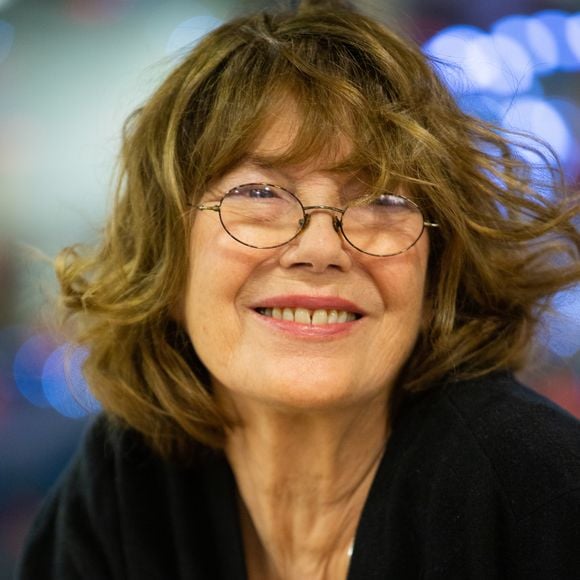 Jane Birkin dédicace son livre "Post-Scriptum" à la librairie Filigranes à Bruxelles en Belgique le 25 novembre 2019.