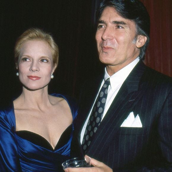 La chanteuse a publié une vidéo où elle apparaît rayonnante en robe blanche devant un gâteau, enlaçant tendrement son époux.

Sylvie Vartan, Tony Scotti
JLPPA / Bestimage
