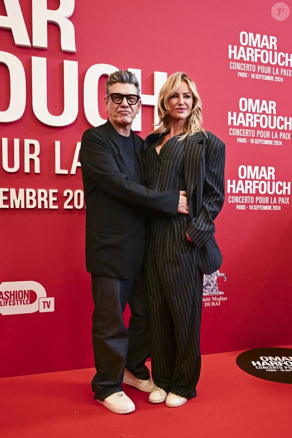 vivent une romance très suivie. 

Marc Lavoine et sa compagne Adriana Karembeu au photocall du "concerto pour la paix" de Omar Harfouch au Théâtre des Champs-Elysées à Paris le 18 septembre 2024.

© Perusseau / Tribeca / Bestimage