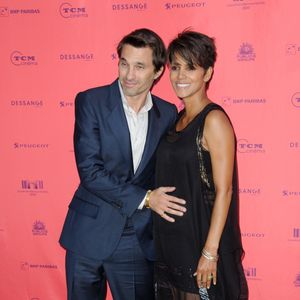 Halle Berry est tombée enceinte de son premier enfant lorsqu'elle avait 41 ans. Avec Gabriel Aubry, ils sont devenus parents de Nahla en 2008. Elle donnera ensuite naissance au petit Maceo avec le Français Olivier Martinez en 2013, elle avait alors 47 ans.