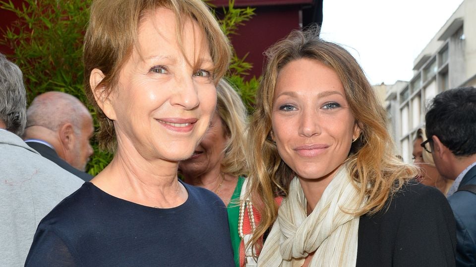 Laura Smet a mis "sa vie entre parenthèses" pour sa maman Nathalie Baye