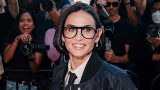 Demi Moore : exit les cheveux longs ! L’actrice adopte la coupe la plus tendance du moment