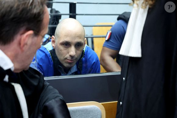 Cédric Jubillar arrive dans le box des accusés au tribunal d'Albi pour son procès pour meurtre par conjoint le 22 septembre 2025
© Dominique Jacovides / Bestimage