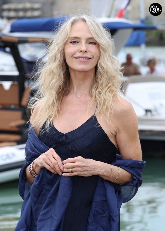 Tonya Kinzinger au photocall de 'Un si grand soleil' lors du 27ème Festival de la Fiction de La Rochelle, le 20 septembre 2025. © Denis Guignebourg/Bestimage