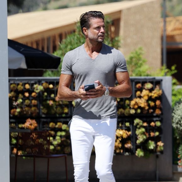 Exclusif - David Charvet va faire des courses chez "Whole Foods" à Los Angeles, le 15 avril 2022.
Backgrid USA / Bestimage