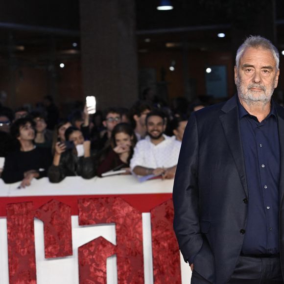 Présent avec le casting du film "Dracula", sorti l'été dernier, le réalisateur a notamment pu croiser Matilda De Angelis, Caleb Landry Jones, Zoe Bleu, Christoph Waltz et Raphael Luce.

Luc Besson à la première du film "Dracula" de L.Besson lors de la 20ème édition du festival du film de Rome le 24 octobre 2025. SGP / BESTIMAGE