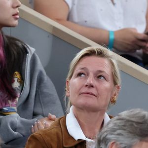 Anne-Elisabeth Lemoine dans les tribunes lors des Internationaux de France de Tennis de Roland Garros 2025, à Paris, France, le 4 juin 2025. © Jacovides-Moreau/Bestimage