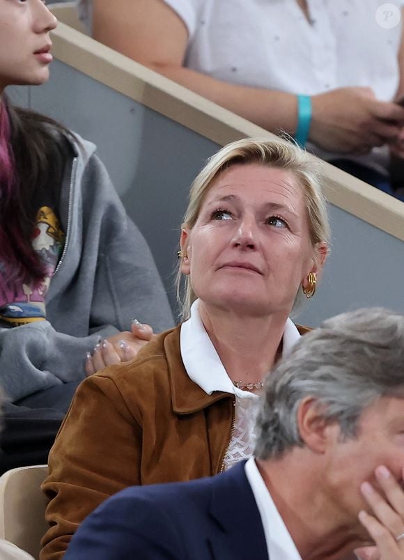 Anne-Elisabeth Lemoine dans les tribunes lors des Internationaux de France de Tennis de Roland Garros 2025, à Paris, France, le 4 juin 2025. © Jacovides-Moreau/Bestimage