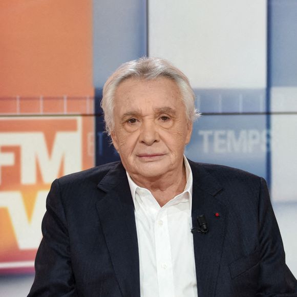 C'est dans le Var, plus précisément à Bormes-les-Mimosas qu'il vit un quotidien apaisé.

Michel Sardou est interwievé par Apolline de Malherbe sur BFMTV à Paris, France, le 27 octobre 2019. Photo par Alain Apaydin/ABACAPRESS.COM