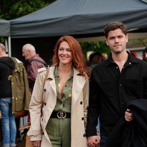 Exclusif - Sandra Lou et son compagnon au concours international d'art pyrotechnique à l'Hippodrome de Compiègne, le 20 septembre 2025.
Photo : Anne-Sophie Guebey / Bestimage