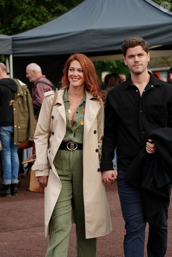 Exclusif - Sandra Lou et son compagnon au concours international d'art pyrotechnique à l'Hippodrome de Compiègne, le 20 septembre 2025. 

Photo : Anne-Sophie Guebey / Bestimage