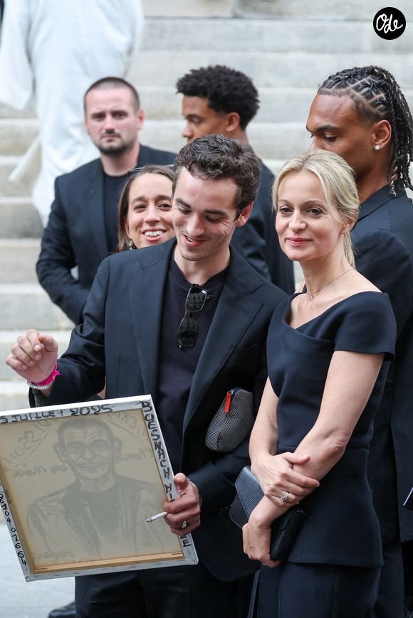 Gaston Ardisson, Audrey Crespo-Mara et son fils Sékou - Sorties des obsèques de Thierry Ardisson en l'église Saint-Roch de Paris, France, le 17 juillet 2025. © Clovis-Jacovides/Bestimage