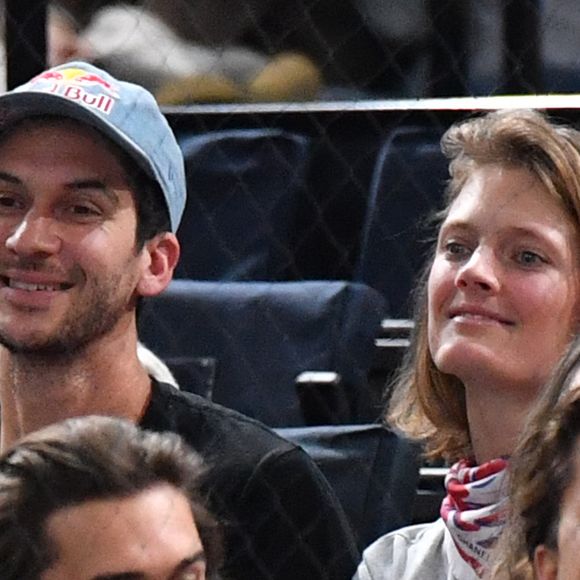 Constance Jablonski et son mari Matthias Dandois assistent au match de tennis de N.Djokovic lors des Rolex Paris Masters à l'Accor Arena le 2 novembre 2023. © Veeren / Bestimage