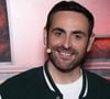 Entre le 4 juillet et le 22 août, il présentera une toute nouvelle émission hebdomadaire d'une heure, diffusée chaque samedi à midi selon les dernières informations du Parisien.

Camille Combal - Avant-première de la série "Stranger Things'" Saison 5 au Grand Rex à Paris le 18 novembre 2025. © Denis Guignebourg/Bestimage