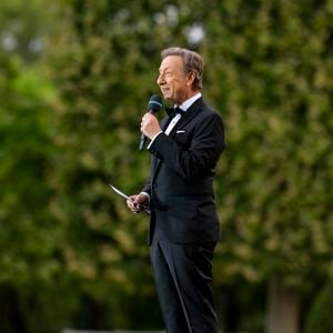 Exclusif - Stéphane Bern - 13ème édition du Concert de Paris aux pieds de la Tour Eiffel à l'occasion de la fête nationale du 14 juillet proposé par Radio France, France Télévisions, la Ville de Paris, et Électron Libre Productions.

© Perusseau / Clovis / Bestimage