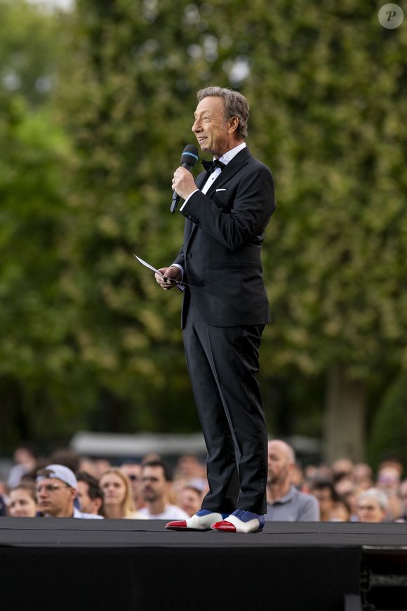 Exclusif - Stéphane Bern - 13ème édition du Concert de Paris aux pieds de la Tour Eiffel à l'occasion de la fête nationale du 14 juillet proposé par Radio France, France Télévisions, la Ville de Paris, et Électron Libre Productions.

© Perusseau / Clovis / Bestimage
