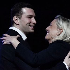 Jordan Bardella, Marine Le Pen lors d'un meeting à Châlons-en-Champagne entre les deux tours des élections municipales le 18 mars 2026.

© Baptiste Autissier / PsnewZ / Bestimage