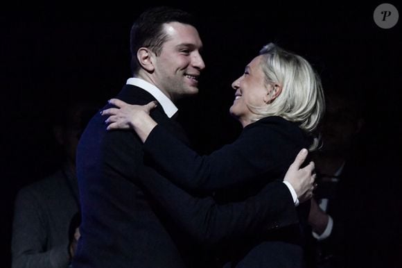 Jordan Bardella, Marine Le Pen lors d'un meeting à Châlons-en-Champagne entre les deux tours des élections municipales le 18 mars 2026.

© Baptiste Autissier / PsnewZ / Bestimage