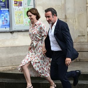 Nathalie Péchalat et son mari Jean Dujardin - Mariage de Claude Lelouch à la mairie du 18ème à Paris. Le 17 juin 2023