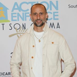 De son côté, Arié Elmaleh a ensuite partagé pendant plusieurs années la vie de Barbara Schulz, une histoire désormais terminée.
Arié Elmaleh - Soirée de gala "Action Enfance fait son cinéma" au Grand Rex à Paris le 15 juin 2026.
© Coadic Guirec/Bestimage | 00759695