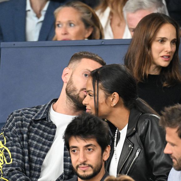 Natalie Portman et son fils Aleph, Christina Milian et son mari M. Pokora (Matt Pokora), Mathieu Vergne et sa femme Ophélie Meunier, Kamel Isker, Alexis Michalik - Célébrités dans les tribunes lors du match de qualification pour la Coupe du Monde 2026 entre la France et l'Islande (2-1) au Parc des Princes à Paris le 9 septembre 2025. © Lionel Urman/Bestimage