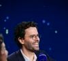 Après avoir remercié les "1 268 invités" de l'émission et toutes les équipes d'Europe 1, il a enlacé ses collaborateurs avec beaucoup d'émotion.

Thomas Isle fête la 500 ème de "Culture Médias" sur Europe 1 en présence de nombreux invités, à Paris, France, le 23 janvier 2026.

© Jack Tribeca/Bestimage