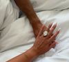 La mannequin y dévoile surtout une incroyable bague de fiançailles de 37 carats, valorisée à environ 5 millions d'euros.

Cristiano Ronaldo et Georgina Rodriguez ont annoncé leurs fiançailles sur Instagram le 11 août 2025.