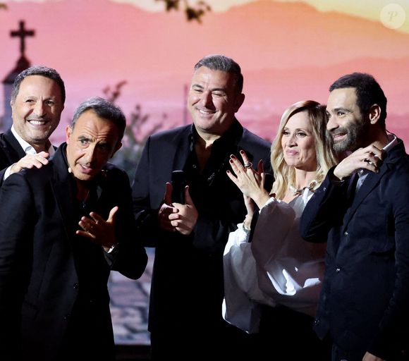 Exclusif - Nikos Aliagas et Arthur, Antonis Remos, Lara Fabian, Ycare lors surprises lors de l'enregistrement de l'émission "La chanson secrète N°14", présentée par N.Aliagas et diffusée le 26 décembre sur TF1, consacrée à Nikos Aliagas à Paris. JACOVIDES-MOREAU / BESTIMAGE